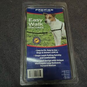 Easy walk dog harness. Size small.